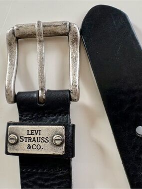 Vintage Levi's Black Leather Belt made in Canada 🇨🇦